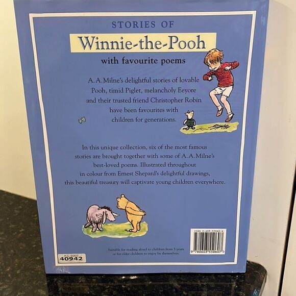 Stories Of Winnie The Pooh With Favourite Poems - A A Milne with characters - Picture 6 of 14